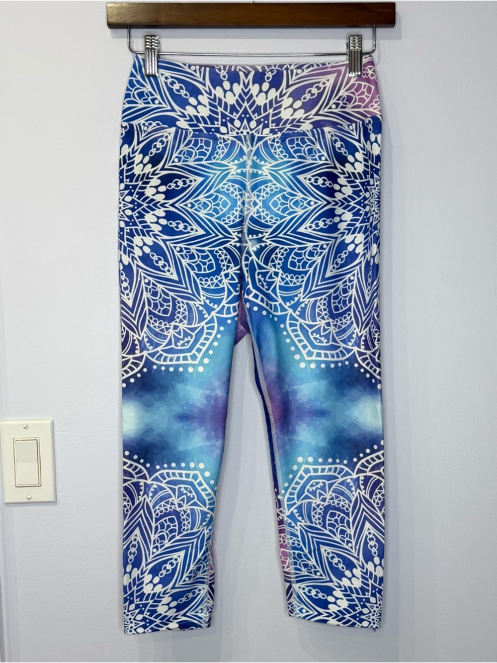Fierce Pulse women’s Blue Mandala Print Leggings, size medium, like new!